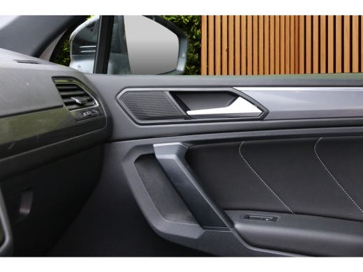 Volkswagen Tiguan 1.5 TSI ACT Highline Business R | Panoramadak | CarPlay | Stoelverwarming | Adaptive Cruise | Cam... ActivLease financial lease