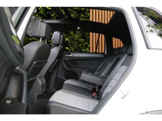 Volkswagen Tiguan 1.5 TSI ACT Highline Business R | Panoramadak | CarPlay | Stoelverwarming | Adaptive Cruise | Cam... ActivLease financial lease