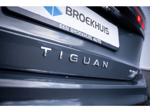 Volkswagen Tiguan R-Line Edition - eHybrid | 'App-Connect' draadloze smartphone integratie | Automatische afstandsr... ActivLease financial lease