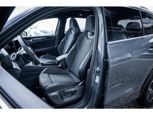 Volkswagen Tiguan R-Line Edition - eHybrid | 'App-Connect' draadloze smartphone integratie | Automatische afstandsr... ActivLease financial lease