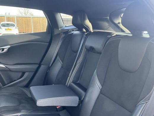 Volvo  V40 T3 Polar+ Sport | Panoramadak | Trekhaak | Stoelverwarming | Cruise control | Camera | Harman Kar... ActivLease financial lease