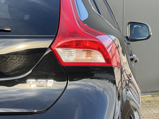 Volvo  V40 T3 Polar+ Sport | Panoramadak | Trekhaak | Stoelverwarming | Cruise control | Camera | Harman Kar... ActivLease financial lease