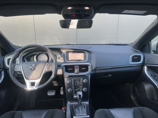 Volvo  V40 T3 Polar+ Sport | Panoramadak | Trekhaak | Stoelverwarming | Cruise control | Camera | Harman Kar... ActivLease financial lease