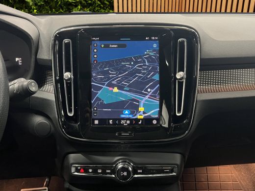 Volvo  XC40 Recharge P8 AWD R-Design | Trekhaak | Camera | Panoramadak | Stuur/stoelverwarming | Pilot Assist ActivLease financial lease