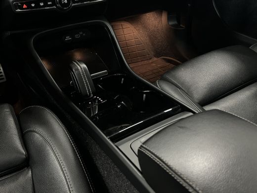 Volvo  XC40 Recharge P8 AWD R-Design | Trekhaak | Camera | Panoramadak | Stuur/stoelverwarming | Pilot Assist ActivLease financial lease