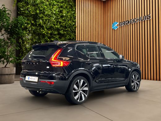 Volvo  XC40 Recharge P8 AWD R-Design | Trekhaak | Camera | Panoramadak | Stuur/stoelverwarming | Pilot Assist ActivLease financial lease