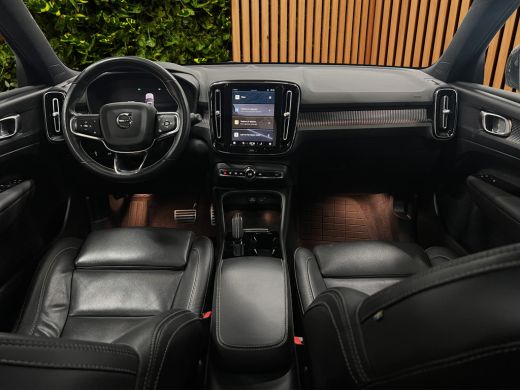 Volvo  XC40 Recharge P8 AWD R-Design | Trekhaak | Camera | Panoramadak | Stuur/stoelverwarming | Pilot Assist ActivLease financial lease