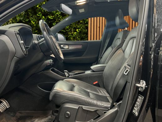 Volvo  XC40 Recharge P8 AWD R-Design | Trekhaak | Camera | Panoramadak | Stuur/stoelverwarming | Pilot Assist ActivLease financial lease