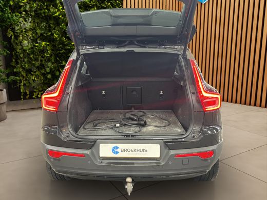 Volvo  XC40 Recharge P8 AWD R-Design | Trekhaak | Camera | Panoramadak | Stuur/stoelverwarming | Pilot Assist ActivLease financial lease