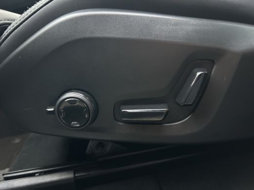 Volvo  XC60 2.0 T6 Plug-in hybrid AWD Ultra Dark | MY26 | HU-Display | Panoramadak | Trekhaak | 360 Camera | ActivLease financial lease