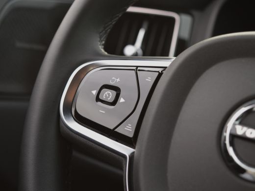 Volvo  XC60 2.0 T8 Recharge AWD Ultimate Dark ActivLease financial lease