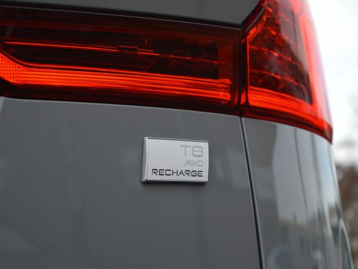 Volvo  XC60 2.0 T8 Recharge AWD Ultimate Dark ActivLease financial lease