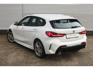 BMW 1 Serie 118i M Sport Automaat / Sportstoelen / Adaptieve LED / M Sportonderstel / Live Cockpit Profession...