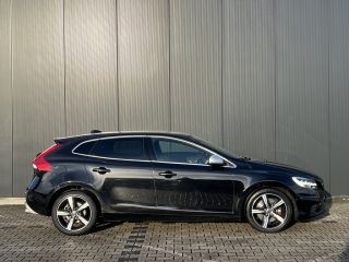 Volvo  V40 T3 Polar+ Sport | Panoramadak | Trekhaak | Stoelverwarming | Cruise control | Camera | Harman Kar...