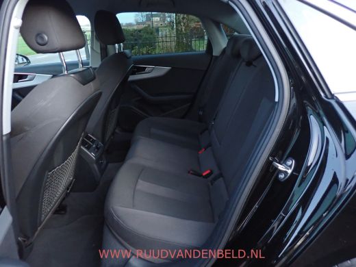 Audi A4 Limousine 35 TFSI Launch edition Business NAVI / CRUISE / SPORT ONDERSTEL + STOELEN ActivLease financial lease