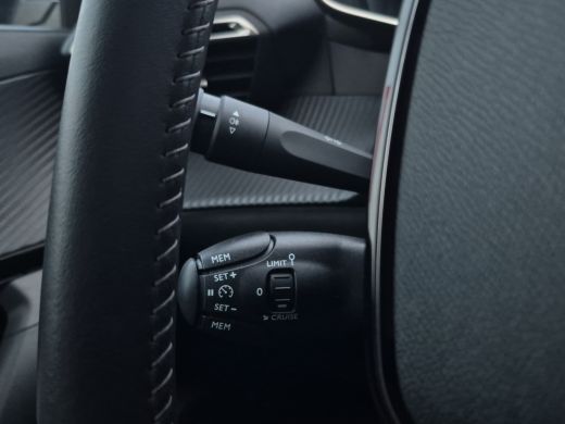 Peugeot e-2008 EV Allure Pack 50 kWh SOH 92% | Camera | LED | Full map navigatie | Carplay/android auto | Climat... ActivLease financial lease