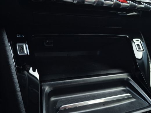 Peugeot e-2008 EV Allure Pack 50 kWh SOH 92% | Camera | LED | Full map navigatie | Carplay/android auto | Climat... ActivLease financial lease