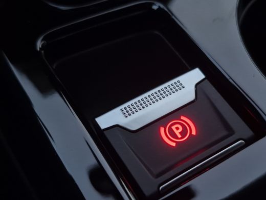 Peugeot e-2008 EV Allure Pack 50 kWh SOH 92% | Camera | LED | Full map navigatie | Carplay/android auto | Climat... ActivLease financial lease