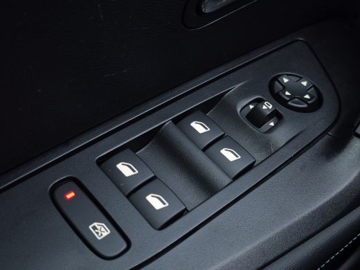 Peugeot e-2008 EV Allure Pack 50 kWh SOH 92% | Camera | LED | Full map navigatie | Carplay/android auto | Climat... ActivLease financial lease