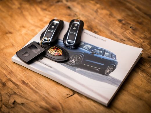 Porsche Cayenne 3.0 E-Hybrid SportDesign 471Pk Automaat (PANORAMADAK, LUCHTVERING, SPORT CHRONO PAKKET, SPORTUITL... ActivLease financial lease