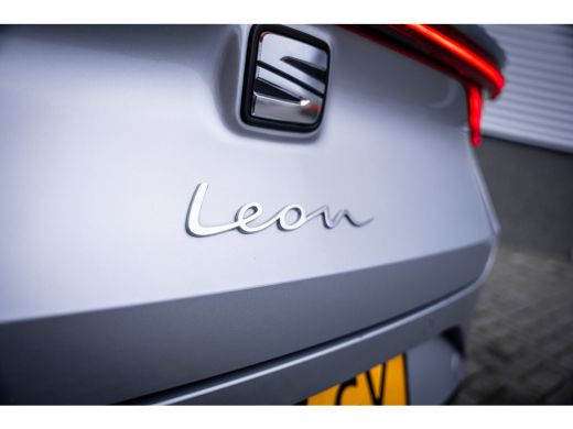 Seat Leon Sportstourer 1.0 eTSI Style Business Intense | Achteruitrijcamera | Apple Carplay/Android Auto|te... ActivLease financial lease