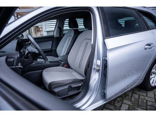 Seat Leon Sportstourer 1.0 eTSI Style Business Intense | Achteruitrijcamera | Apple Carplay/Android Auto|te... ActivLease financial lease