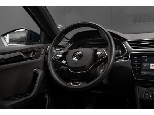 Skoda Superb Combi 1.4 TSI 218pk PHEV Laurin & Klement | Panoramadak | Trekhaak | Leder | Keyless | Stoelen El... ActivLease financial lease