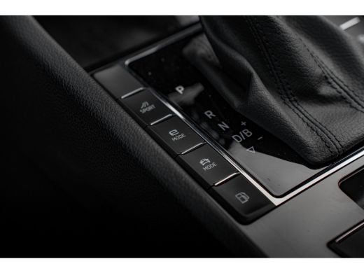 Skoda Superb Combi 1.4 TSI 218pk PHEV Laurin & Klement | Panoramadak | Trekhaak | Leder | Keyless | Stoelen El... ActivLease financial lease