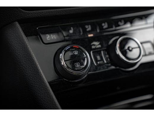 Skoda Superb Combi 1.4 TSI 218pk PHEV Laurin & Klement | Panoramadak | Trekhaak | Leder | Keyless | Stoelen El... ActivLease financial lease