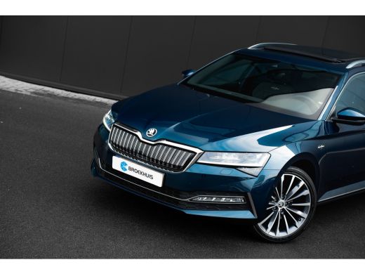 Skoda Superb Combi 1.4 TSI 218pk PHEV Laurin & Klement | Panoramadak | Trekhaak | Leder | Keyless | Stoelen El... ActivLease financial lease