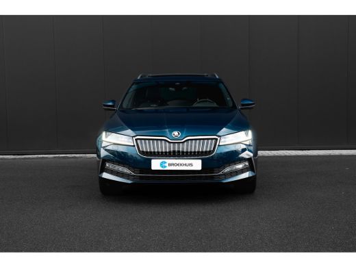 Skoda Superb Combi 1.4 TSI 218pk PHEV Laurin & Klement | Panoramadak | Trekhaak | Leder | Keyless | Stoelen El... ActivLease financial lease