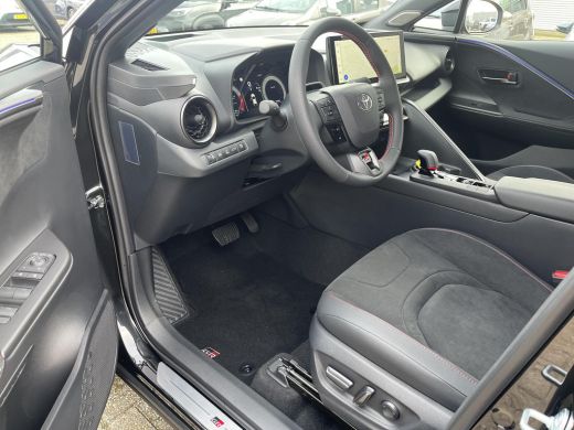 Toyota C-HR 2.0 Plug-in Hybrid 220 Black Edition ActivLease financial lease