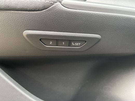 Toyota C-HR 2.0 Plug-in Hybrid 220 Black Edition ActivLease financial lease