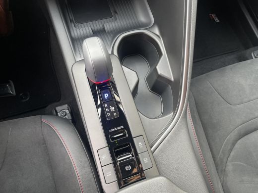 Toyota C-HR 2.0 Plug-in Hybrid 220 Black Edition ActivLease financial lease