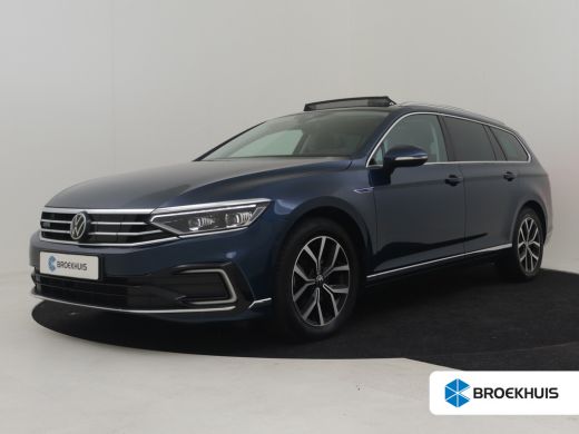 Volkswagen Passat Variant GTE Business 218pk | Panorama dak | Trekhaak | Head-up display | Dodehoekdetectie | Leder...