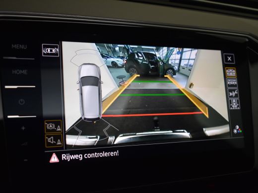 Volkswagen Passat Variant GTE Business 218pk | Panorama dak | Trekhaak | Head-up display | Dodehoekdetectie | Leder... ActivLease financial lease