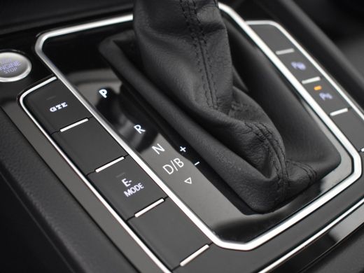 Volkswagen Passat Variant GTE Business 218pk | Panorama dak | Trekhaak | Head-up display | Dodehoekdetectie | Leder... ActivLease financial lease