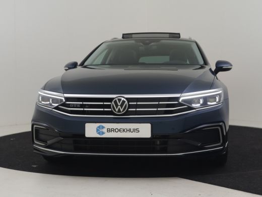 Volkswagen Passat Variant GTE Business 218pk | Panorama dak | Trekhaak | Head-up display | Dodehoekdetectie | Leder... ActivLease financial lease
