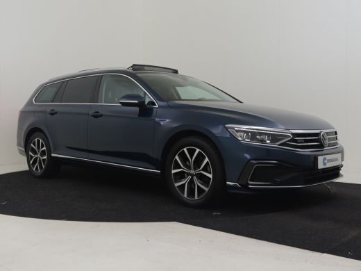 Volkswagen Passat Variant GTE Business 218pk | Panorama dak | Trekhaak | Head-up display | Dodehoekdetectie | Leder... ActivLease financial lease