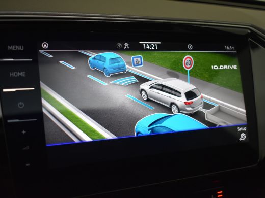 Volkswagen Passat Variant GTE Business 218pk | Panorama dak | Trekhaak | Head-up display | Dodehoekdetectie | Leder... ActivLease financial lease