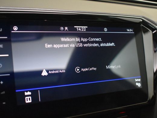 Volkswagen Passat Variant GTE Business 218pk | Panorama dak | Trekhaak | Head-up display | Dodehoekdetectie | Leder... ActivLease financial lease