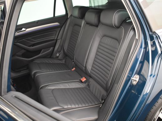 Volkswagen Passat Variant GTE Business 218pk | Panorama dak | Trekhaak | Head-up display | Dodehoekdetectie | Leder... ActivLease financial lease