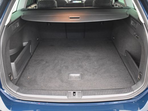 Volkswagen Passat Variant GTE Business 218pk | Panorama dak | Trekhaak | Head-up display | Dodehoekdetectie | Leder... ActivLease financial lease