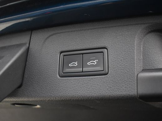 Volkswagen Passat Variant GTE Business 218pk | Panorama dak | Trekhaak | Head-up display | Dodehoekdetectie | Leder... ActivLease financial lease