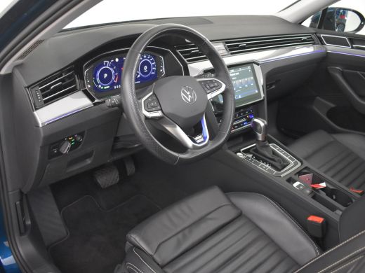 Volkswagen Passat Variant GTE Business 218pk | Panorama dak | Trekhaak | Head-up display | Dodehoekdetectie | Leder... ActivLease financial lease