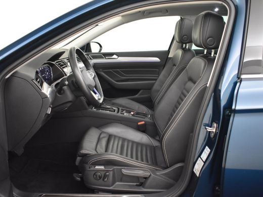 Volkswagen Passat Variant GTE Business 218pk | Panorama dak | Trekhaak | Head-up display | Dodehoekdetectie | Leder... ActivLease financial lease