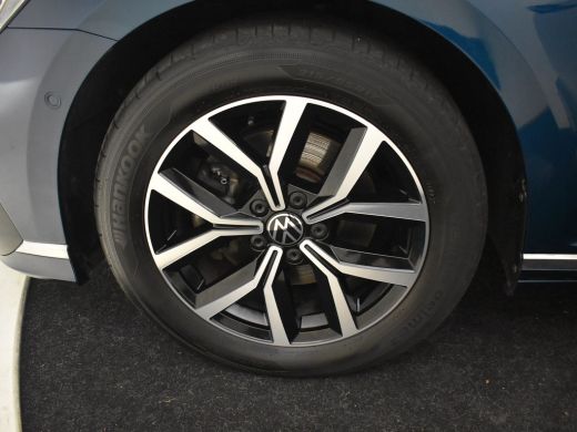 Volkswagen Passat Variant GTE Business 218pk | Panorama dak | Trekhaak | Head-up display | Dodehoekdetectie | Leder... ActivLease financial lease