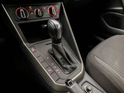 Volkswagen Polo 1.0 TSI Sportline Automaat (APPLE CARPLAY, GROOT NAVI, LM VELGEN, SPORTSTOELEN, PARKEERSENSOREN, ... ActivLease financial lease
