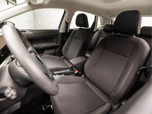 Volkswagen Polo 1.0 TSI Sportline Automaat (APPLE CARPLAY, GROOT NAVI, LM VELGEN, SPORTSTOELEN, PARKEERSENSOREN, ... ActivLease financial lease
