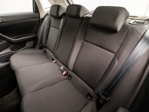 Volkswagen Polo 1.0 TSI Sportline Automaat (APPLE CARPLAY, GROOT NAVI, LM VELGEN, SPORTSTOELEN, PARKEERSENSOREN, ... ActivLease financial lease